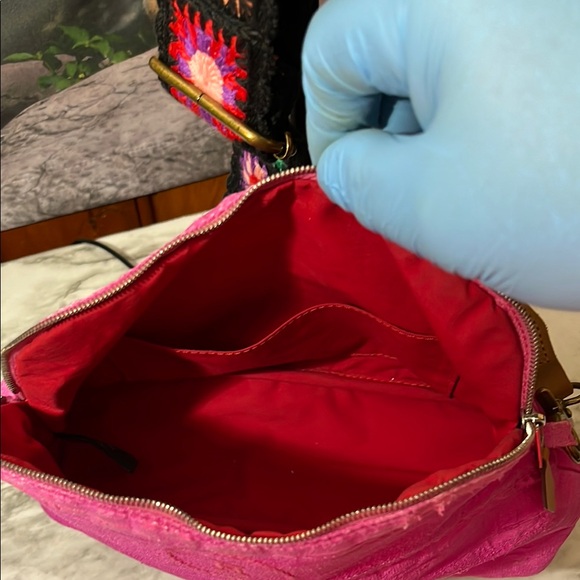 Hermès Vintage PINK Silk Clutch Crossbody Bag. RUBBING ON SILK ALONG THE ZIPPER - Picture 12 of 16